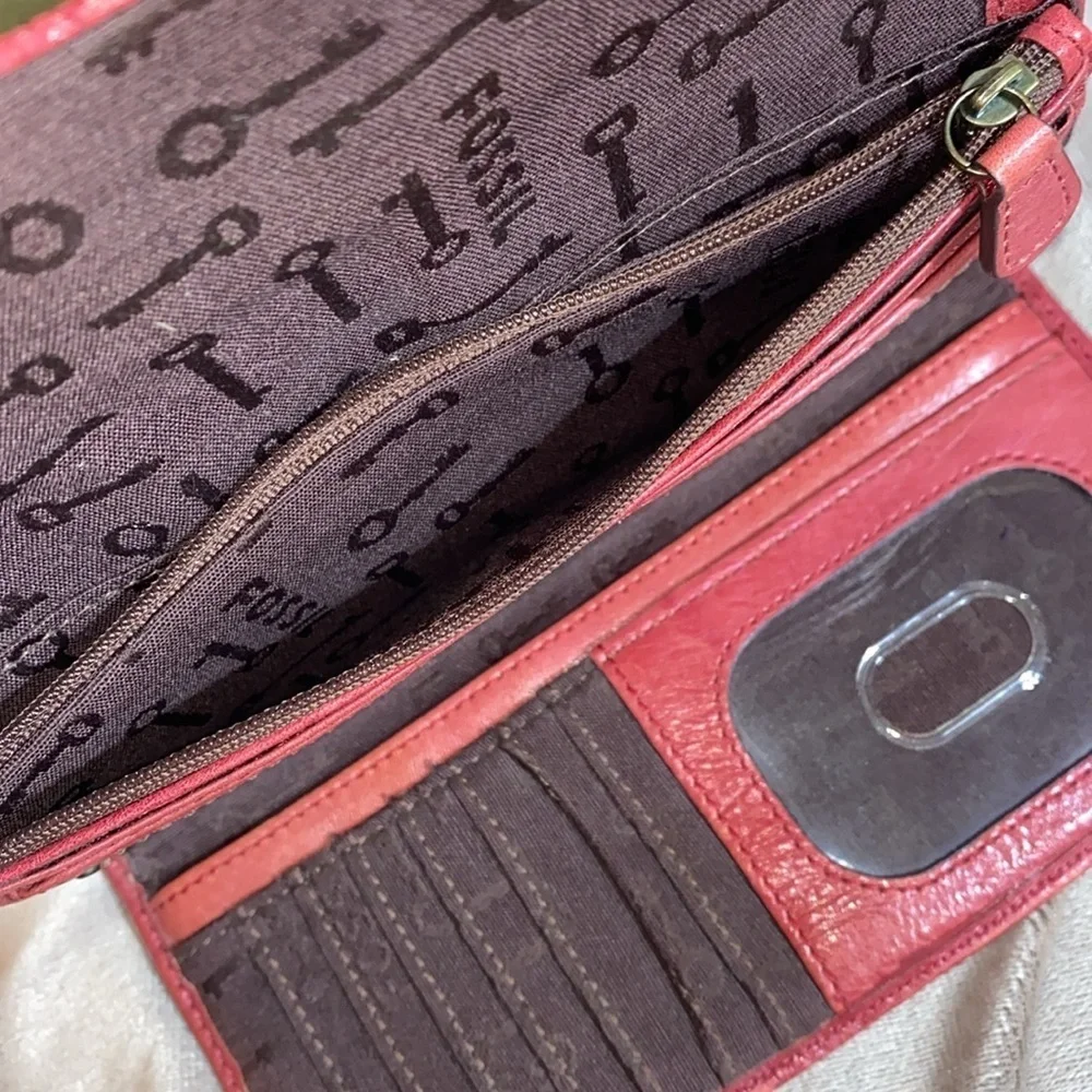 Fossil Red Leather trifold wallet with Vintage Charm